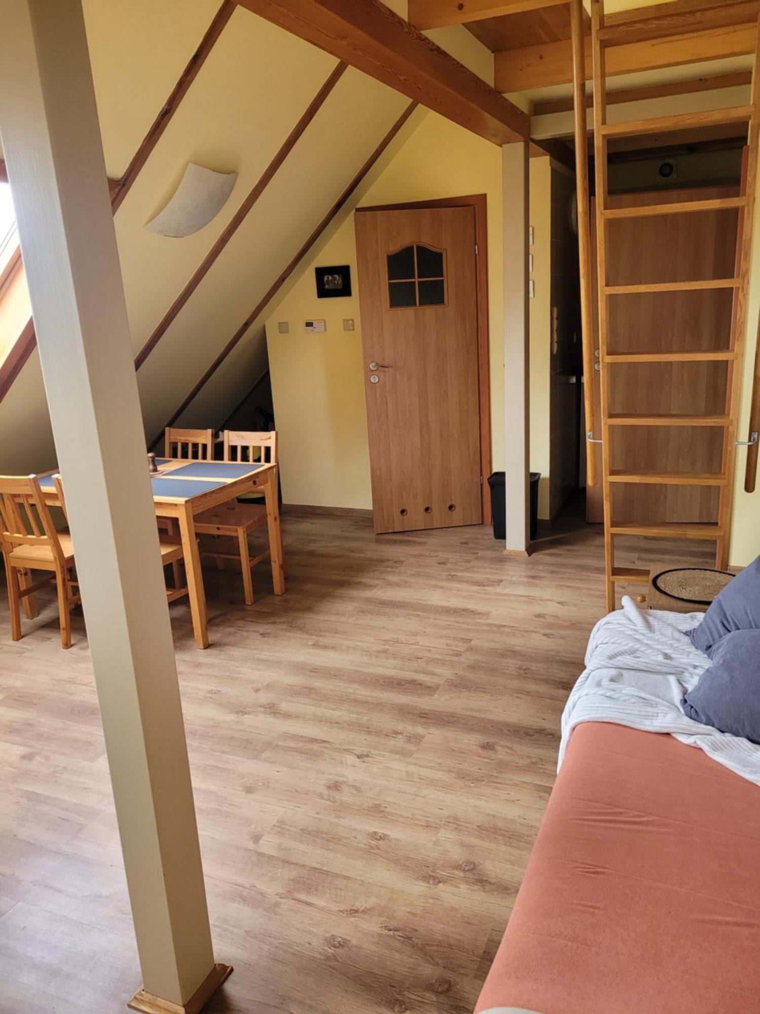 Apartamenty Na Poddaszu Bierdzany Esterno foto
